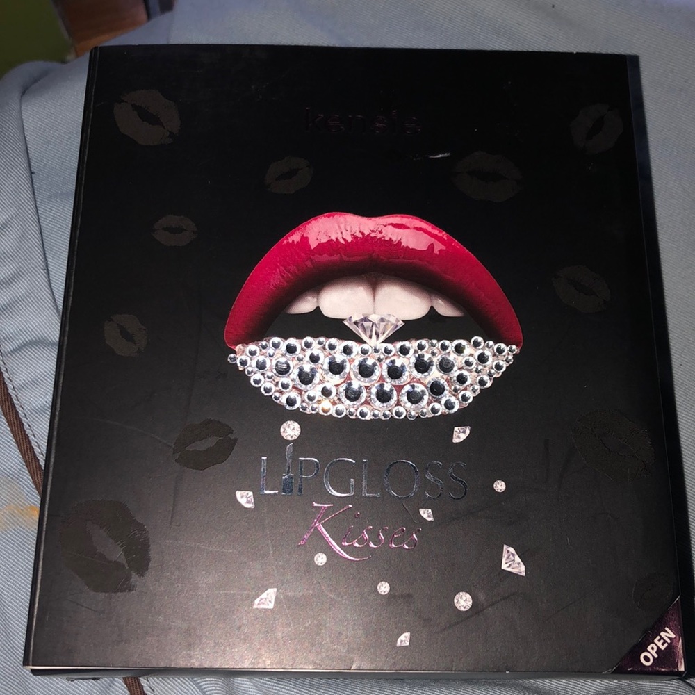 kensie lipgloss kisses kit